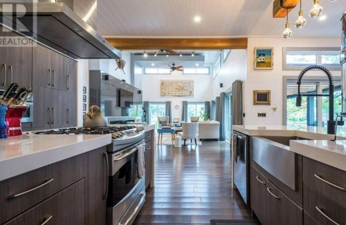 Picton House | PEC West Lake Cottage Retreat — 5 mins. to Sandbanks Provincial Park and Dunes