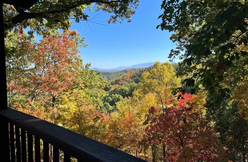 Sevierville House | Peek-A-View Affordable Family Cabin In Wears Valley in Dogwood Farms