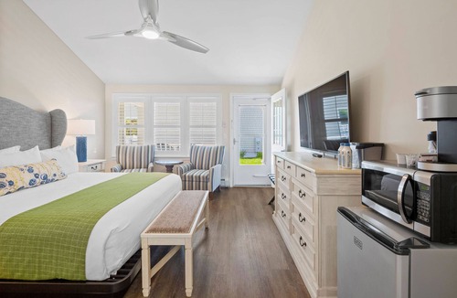 West Harwich Hotel | Pelham on Earle