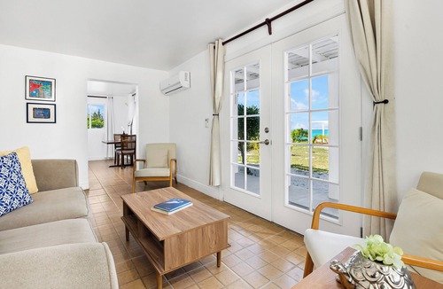 Whitby Hotel | Pelican Beach Hotel