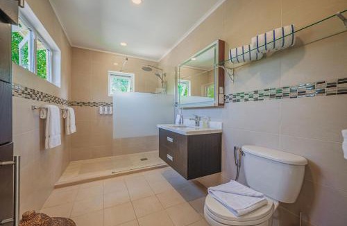Malmok Villa | Pelican Beach House by Bocobay Seafront LUX 4BD