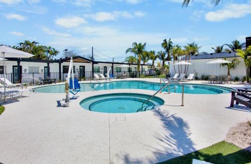 Bradenton Beach Hotel | Pelican Post at Anna Maria Island Inn