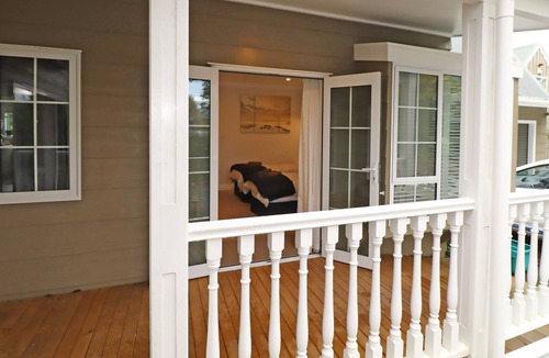 Tamahere House | Pencarrow Rose with Spa pool and Gym and Pool. near Fieldays andAvantidrome