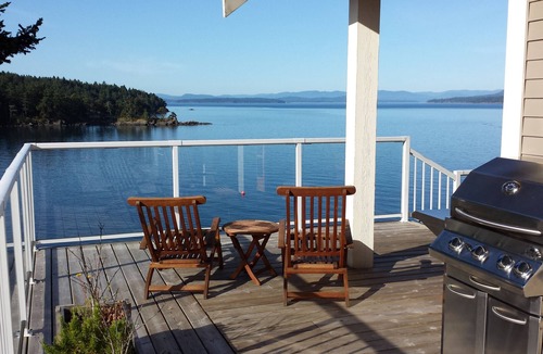 Pender Island Cottage | PENDER ISLAND GETAWAY - Luxury Modern Cottage For Rent: