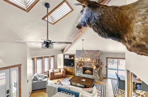 Sunriver House | Pendleton Cabin close to Fort Park , Shark & Village. sleeps 12-14. Shark Passes