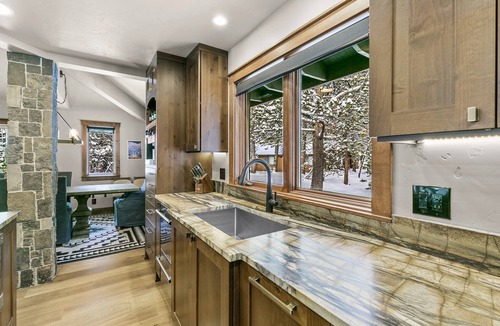 Sunriver House | Pendleton Cabin close to Fort Park , Shark & Village. sleeps 12-14. Shark Passes