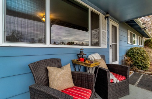 College Place House | Pendleton House - Complimentary Wine Tasting