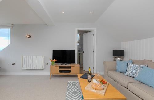 Mullion Apartment | Penelope