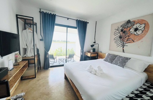 Ratchaburi Hotel | Penguin Villa Resort & Bistro