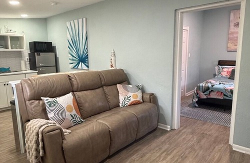 Parsuns To Cocoa Beach House | Penguins on the Beach | 1BR Beach Shack Steps to Beach & Downtown w/pool | Unit C