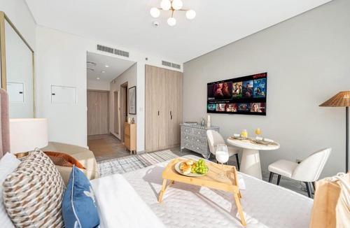 Trade Centre 1 Apartment | Peninsula One Suites by Prestige Nest