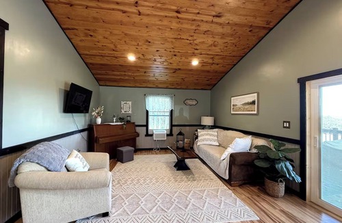 Tyrone Cottage | Penn State Newly remodeled Cottage Located in Tyrone, PA- Sleeps 4-6 guests.