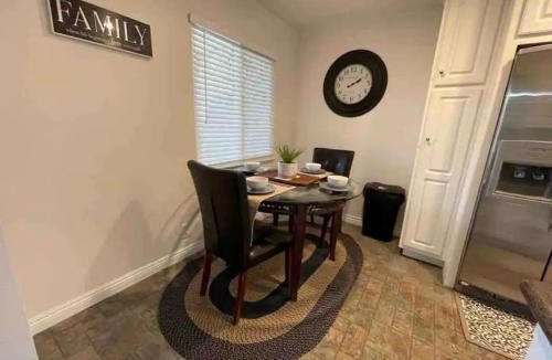 Riverside House | "Penny-3-1half" Beautiful 3 bedroom home with hardwood floors, laundry and AC in Riverside!