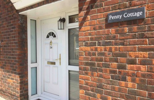 Portsmouth Cottage | Penny Cottage close to Historic Dockyard Gunwharf Quays & Portsmouth Cathedral