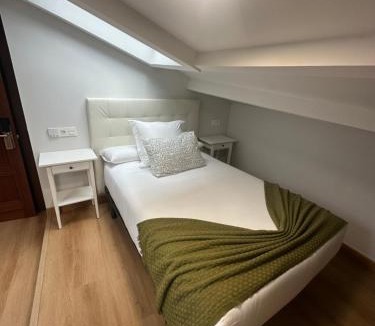 Aviles House | Pensión Serafín