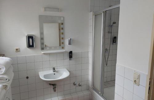 Gutleutviertel House | Pension Alpha