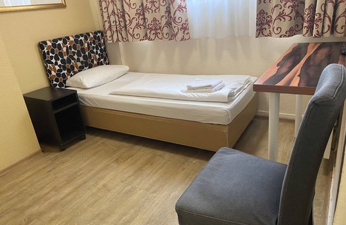 Gutleutviertel House | Pension Alpha