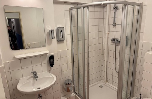 Gutleutviertel House | Pension Alpha