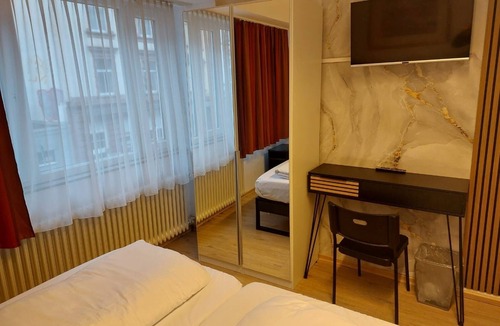 Gutleutviertel House | Pension Alpha
