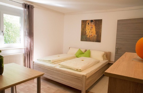 Wallersdorf House | Pension Jederzeit