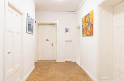 West Berlin Centre House | Pension Majesty