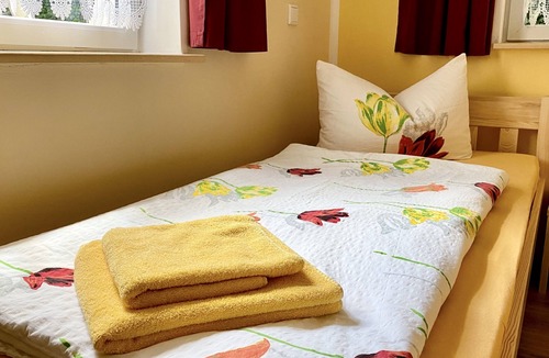 Eisenach House | Pension "Metilstein" on Eisenach's local mountain opposite Wartburg Castle