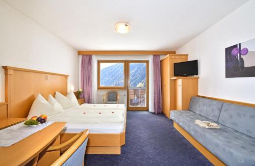 Valles House | Pension Tasa