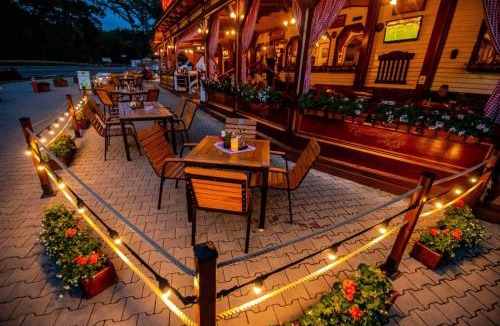 Acatari House | Pensiune Restaurant Lyra