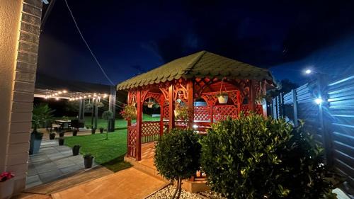 Novaci House | Pensiunea Alexia
