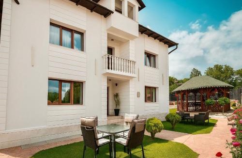 Novaci House | Pensiunea Alexia