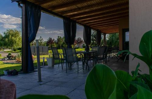Vladimirescu House | Pensiunea Almada