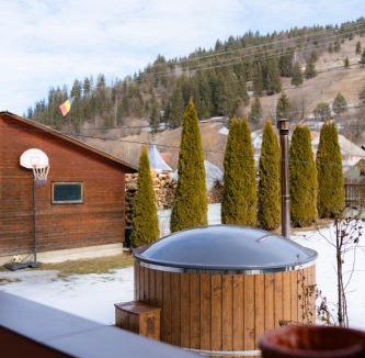 Damuc House | Pensiunea Bucur