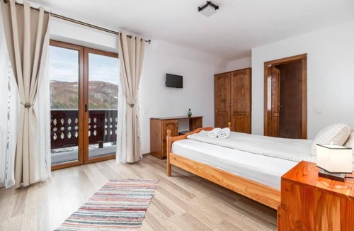 Vidra House | Pensiunea Cascada