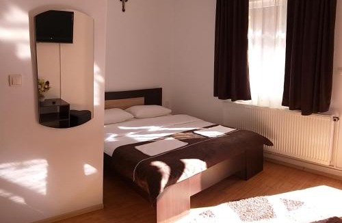 Cartisoara House | Pensiunea Denis