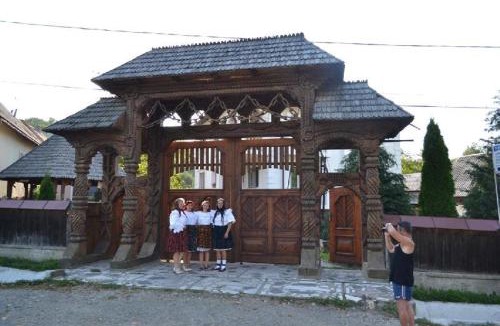 Calinesti House | Pensiunea Denisa