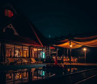Crisan House | Pensiunea EDEN