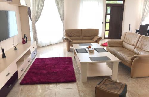Covasna House | Pensiunea Granada