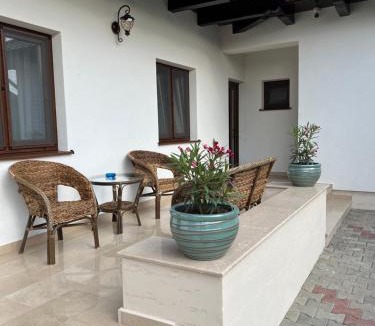 Crisan House | Pensiunea Izora