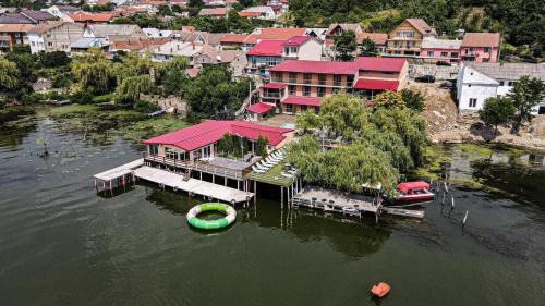 Coronini House | Pensiunea Leonardo