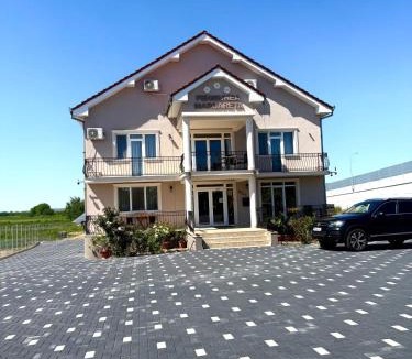 Sanmartin House | Pensiunea Margareta