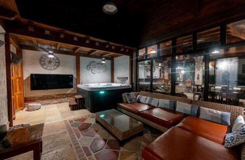 Gherla House | Pensiunea Meander