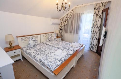 Dubova House | Pensiunea Mraconia