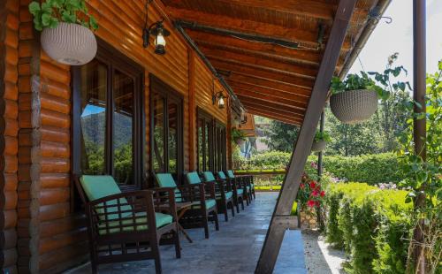 Dubova House | Pensiunea Mraconia