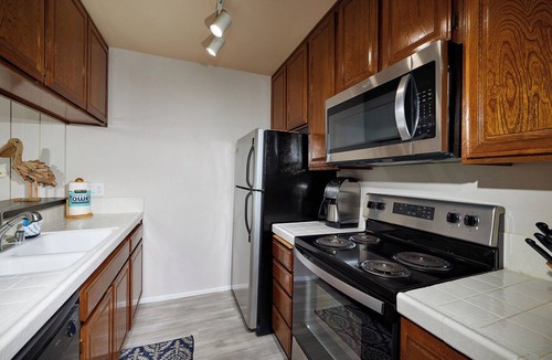 Townsite Condo | Penthouse 2BR with Beautiful Ocean Views and Rooftop Patio! 1,081 Sq Ft