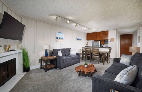 Townsite Condo | Penthouse 2BR with Beautiful Ocean Views and Rooftop Patio! 1,081 Sq Ft