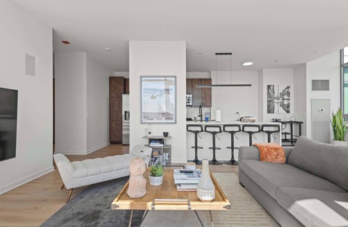 Downtown Chicago Apartment | Penthouse Escape + Vibrant West Loop Access