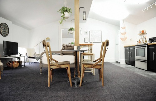 Butchertown Apartment | Penthouse in historic brothel, drenched in sunlight!