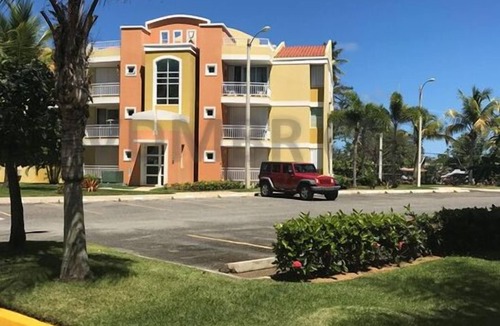 Mediania Alta Apartment | Penthouse on Beachfront Complex- Clean & Sanitized for a Safe Stay!