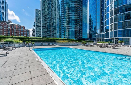 South Loop Condo | Penthouse Paradise Executive Elegance Elevated Amenities Sleeps 6