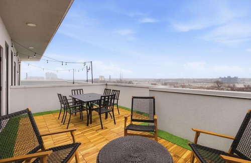 North Capitol Apartment | Penthouse River View Condo with Patio and Parking near Downtown